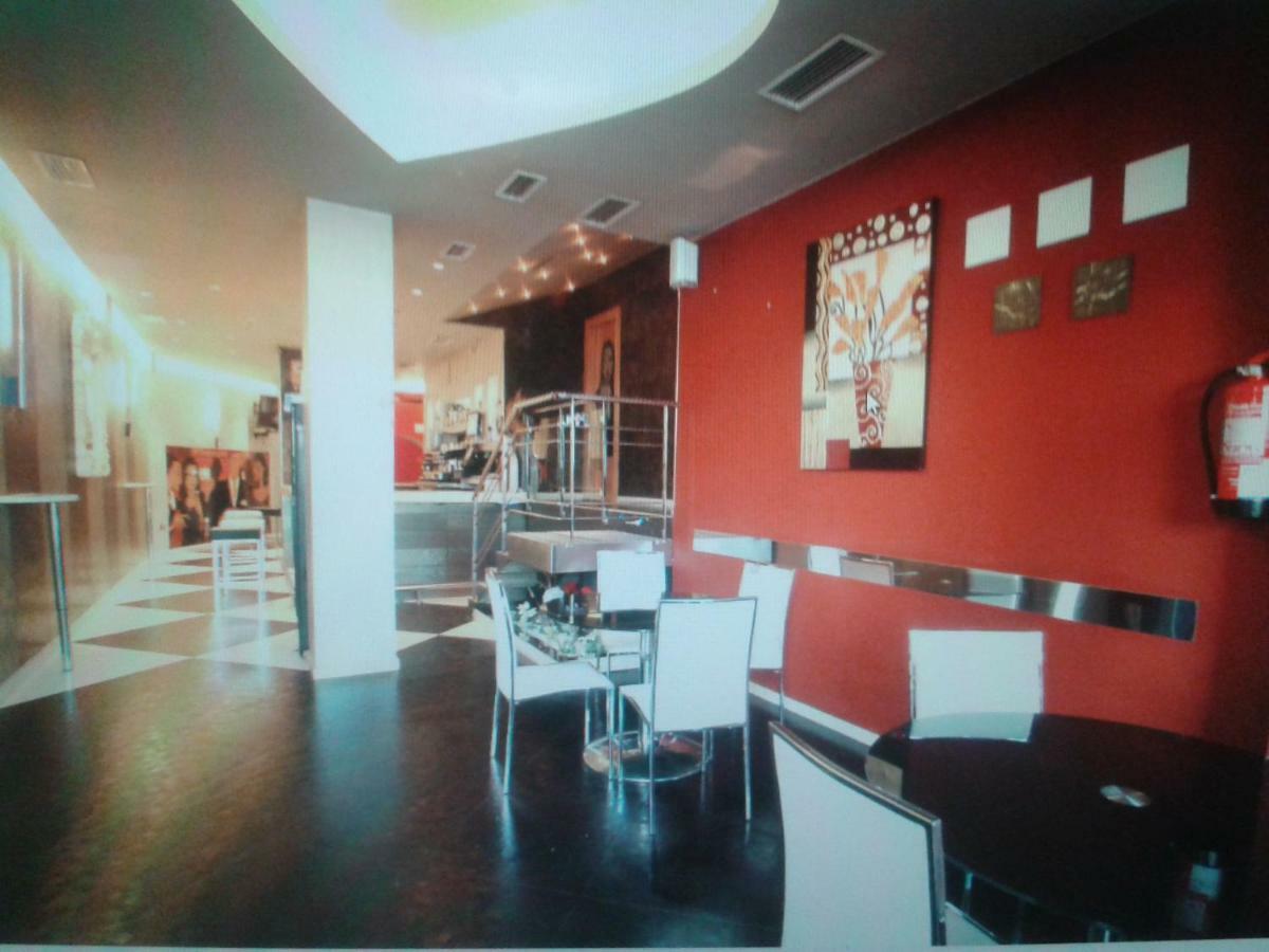 Hostal Texas 2 Fuentes de Ebro Bagian luar foto